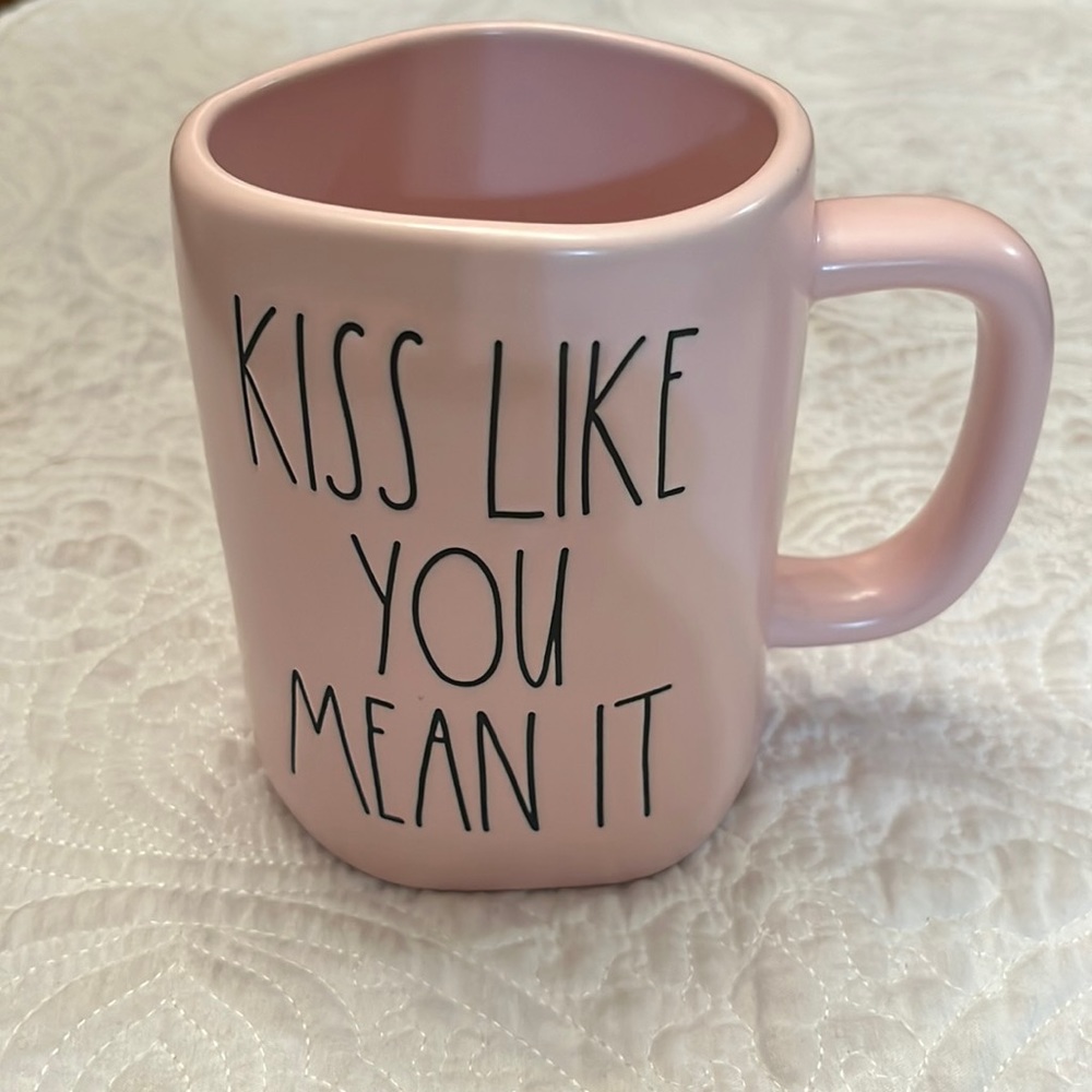 Rae‎ Dunn Kiss Like You Mean It mug